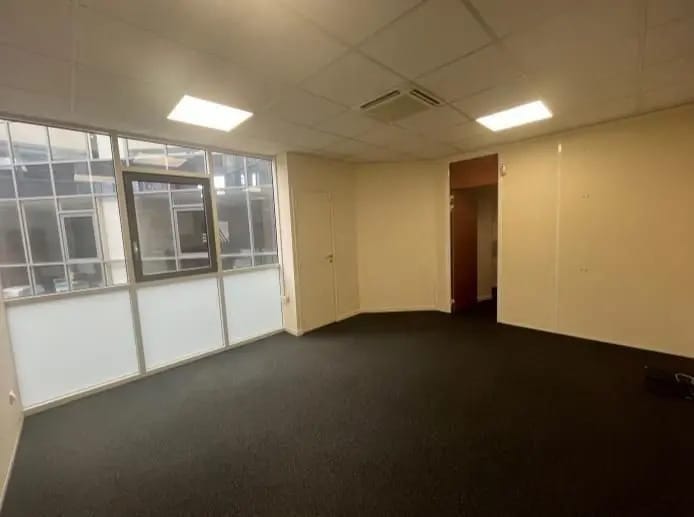 Bureau dans Torcy à louer - Photo de l’immeuble – Image 1 sur 5