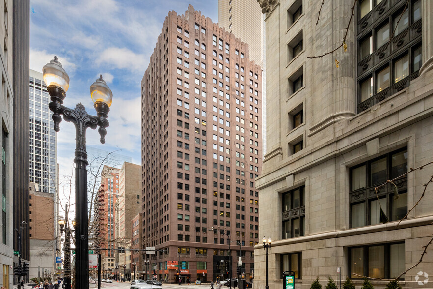 100 N LaSalle St, Chicago, IL à louer - Photo de l’immeuble – Image 1 sur 55