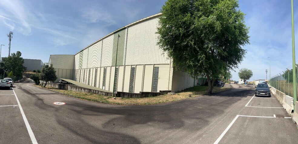 Industriel/Logistique dans San Agustín del Guadalix, Madrid à vendre - Photo de l’immeuble – Image 3 sur 11
