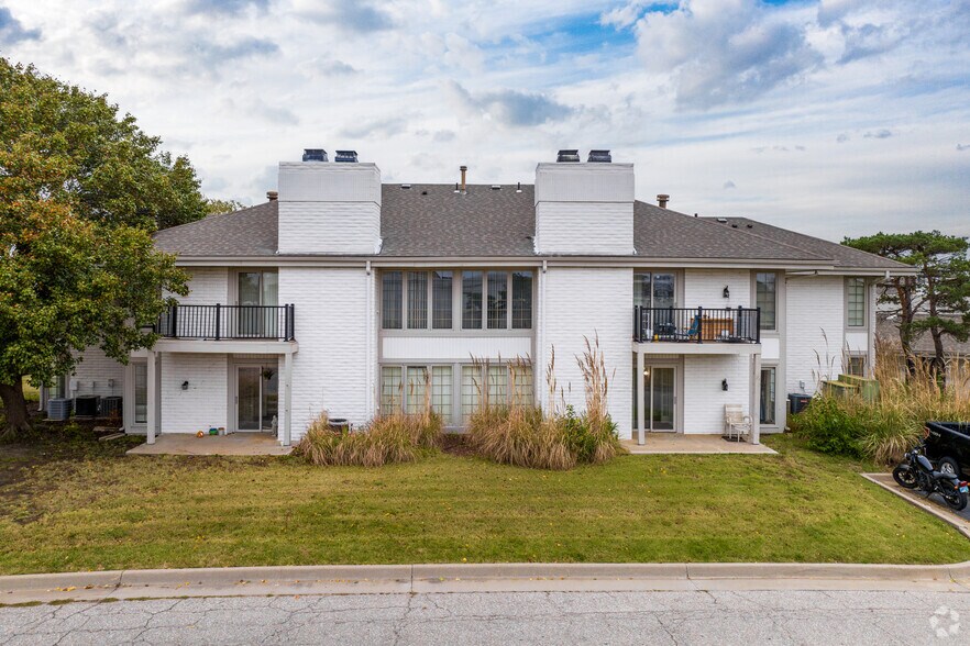 2280 N Tara Cir, Wichita, KS à vendre - Photo de l’immeuble – Image 2 sur 32