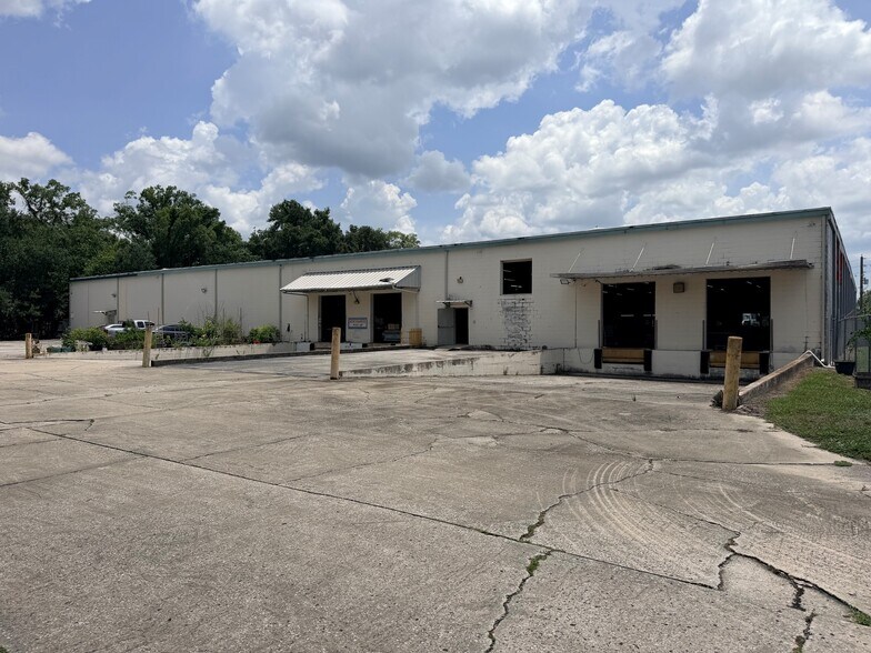 6025 Edgewater Dr, Orlando, FL à louer - Photo de l’immeuble – Image 2 sur 3
