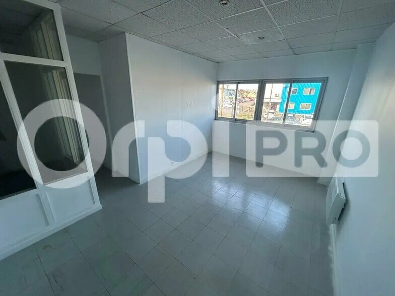 Bureau dans Ormoy à louer - Photo de l’immeuble – Image 1 sur 8