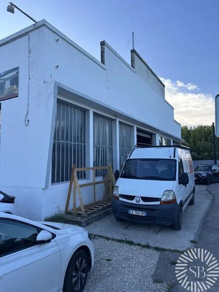 Local commercial dans Noves à vendre - Photo de l’immeuble – Image 1 sur 6