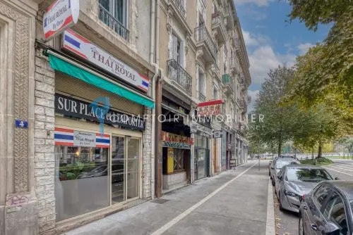 Local commercial dans Grenoble à vendre - Photo de l’immeuble – Image 2 sur 11