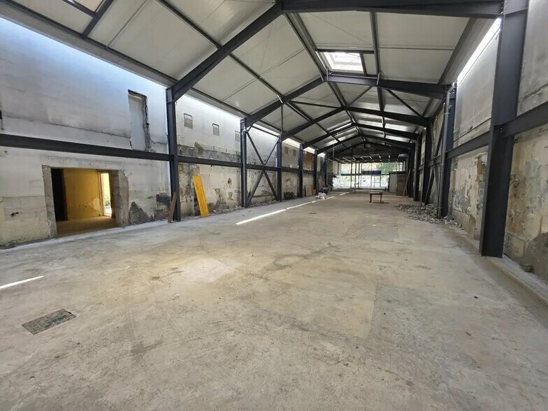 Industriel/Logistique dans Nice à vendre - Photo de l’immeuble – Image 3 sur 8