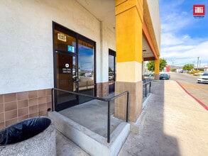 10147-10235 Reseda Blvd, Northridge, CA à louer Photo de l’immeuble– Image 2 sur 12