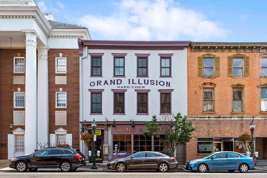 26 W High St, Carlisle, PA à vendre - Photo principale – Image 1 sur 19