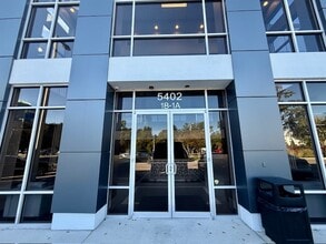 5402 W Laurel St, Tampa, FL à louer Photo de l’immeuble– Image 2 sur 20