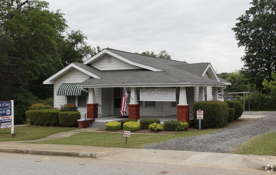 106 Memorial Dr, Greer, SC à louer - Photo de l’immeuble – Image 3 sur 14