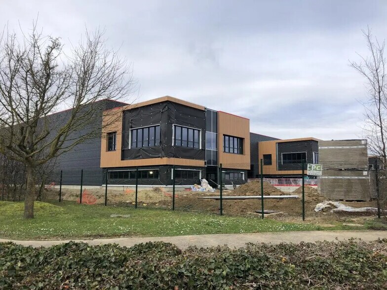 Local d’activités dans Roissy-en-France à louer - Photo de l’immeuble – Image 2 sur 17