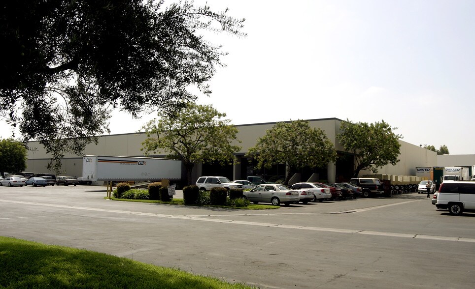 14502-14514 Best Ave, Santa Fe Springs, CA à louer - Photo de l’immeuble – Image 2 sur 2