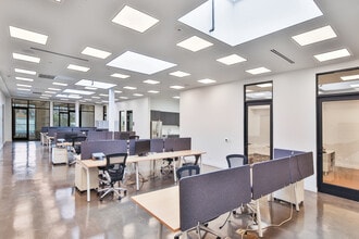 5242 W Adams Blvd, Los Angeles, CA à louer Photo intérieure– Image 1 sur 5