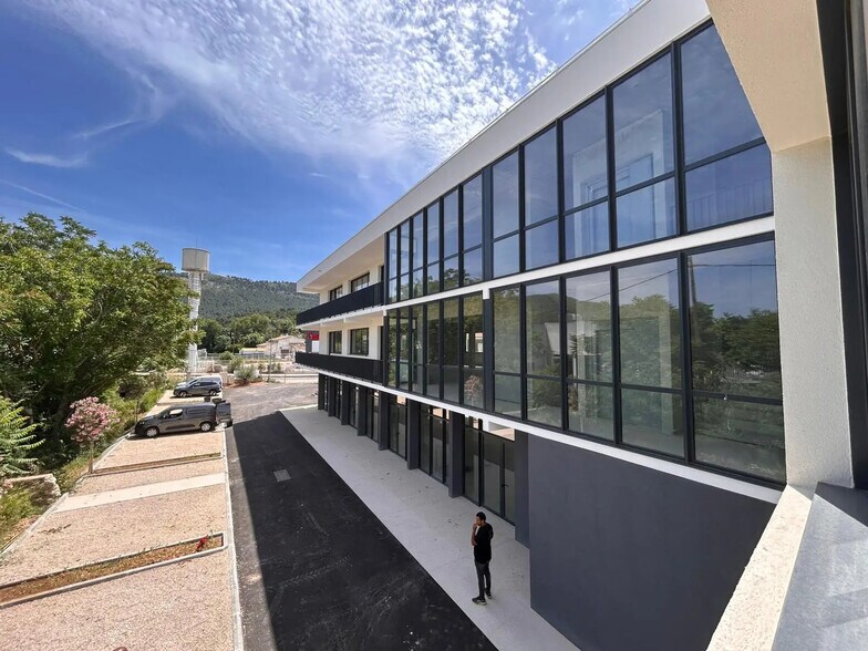 Chemin Du Merlançon, Aubagne à louer - Photo de l’immeuble – Image 2 sur 13