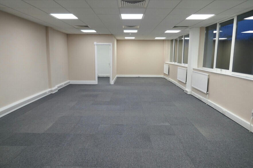 Brooker Rd, Waltham Abbey à vendre - Photo de l’immeuble – Image 3 sur 3
