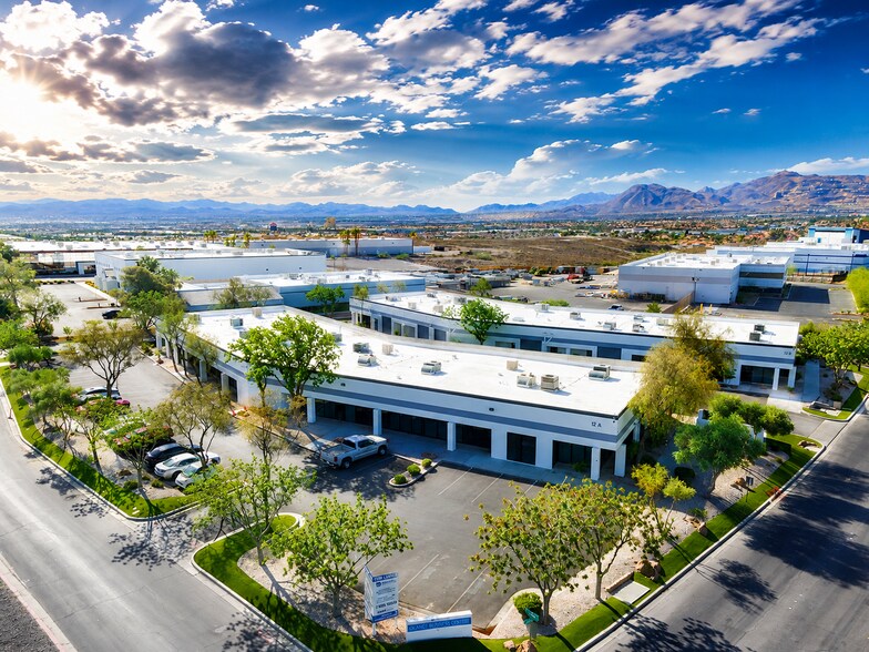 12 Sunset Way, Henderson, NV à louer - Photo de l’immeuble – Image 1 sur 6