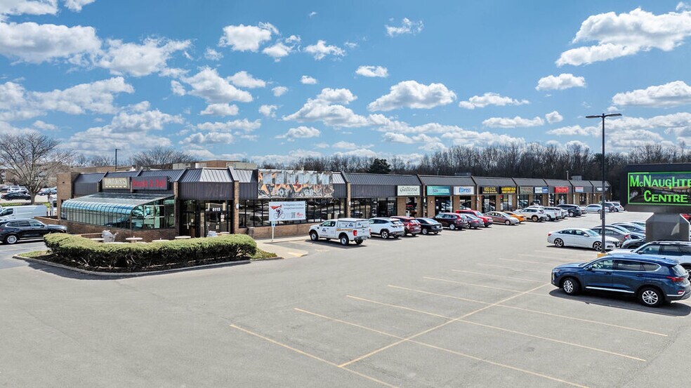 6085-6115 Mcnaughten Rd, Columbus, OH à louer - Photo de l’immeuble – Image 2 sur 12
