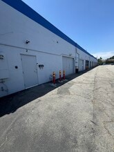 13143 Saticoy St, North Hollywood, CA à louer Photo intérieure– Image 2 sur 9