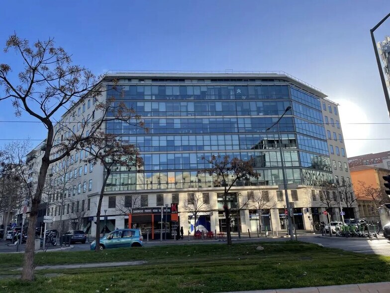 Bureau dans Marseille à louer - Photo de l’immeuble – Image 1 sur 19