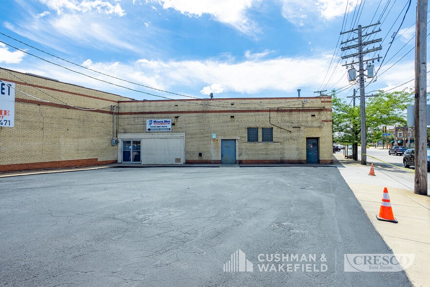 11630 Lorain Ave, Cleveland, OH à louer - Photo de l’immeuble – Image 2 sur 5