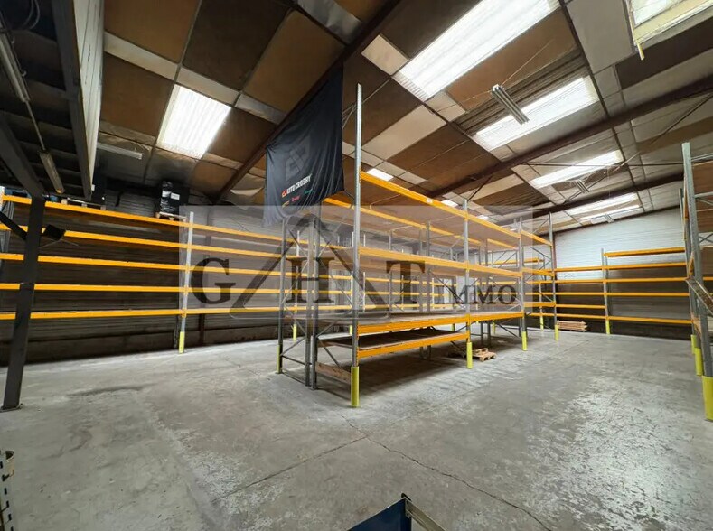 Industriel/Logistique dans Vaux-le-Pénil à louer - Photo de l’immeuble – Image 1 sur 8