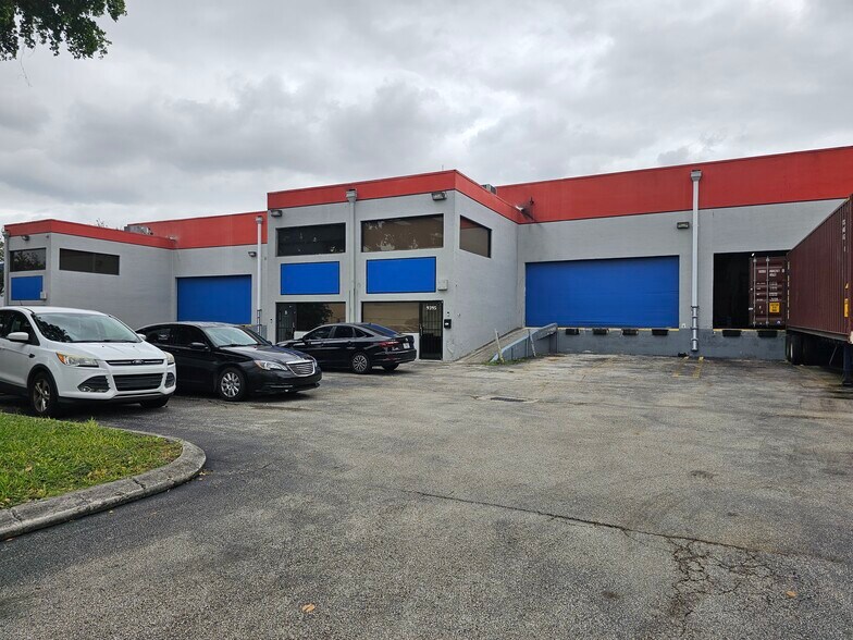 9395 NW 13th St, Doral, FL à vendre - Photo de l’immeuble – Image 2 sur 5