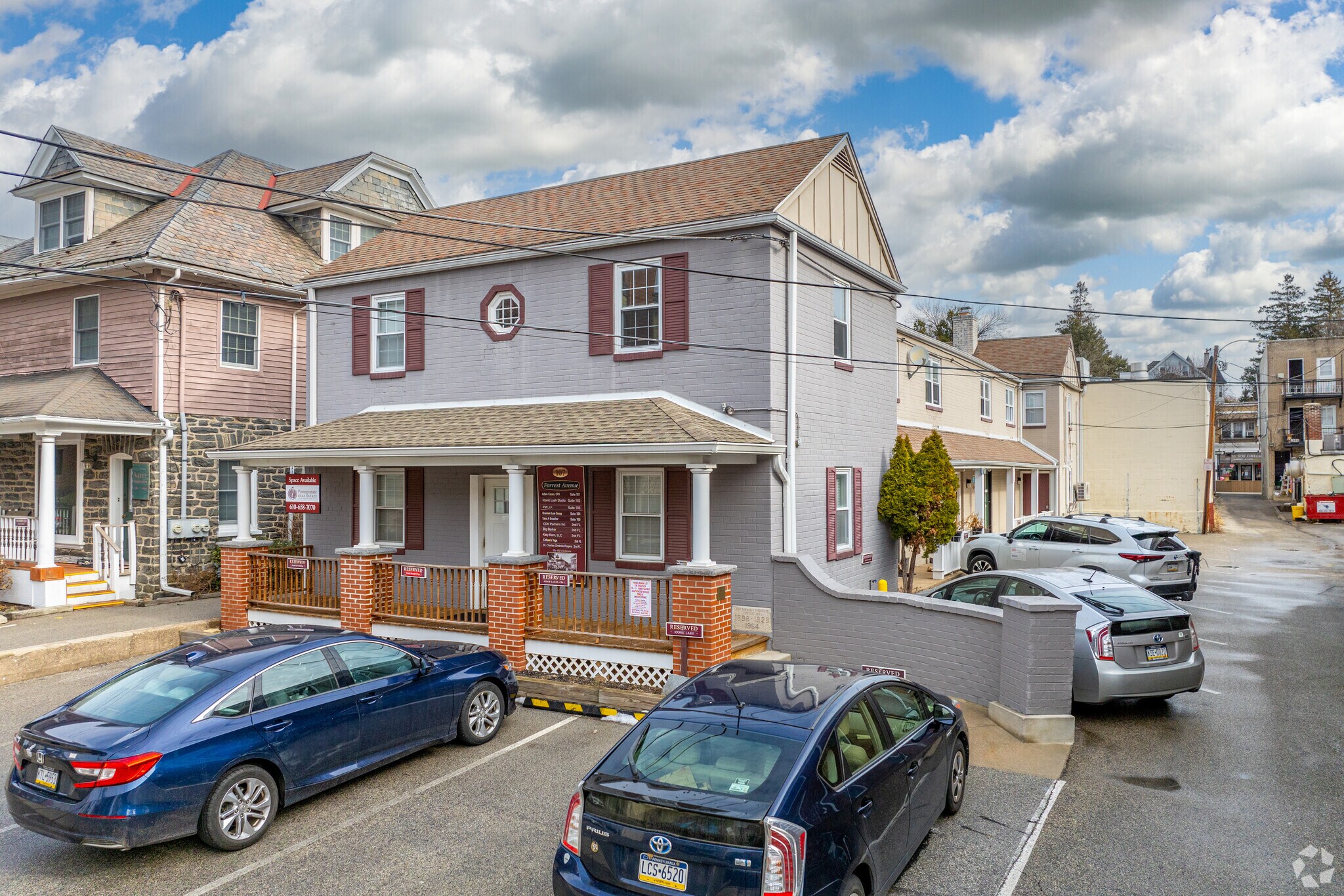 107 Forrest Ave, Narberth, PA à louer Photo principale– Image 1 sur 2
