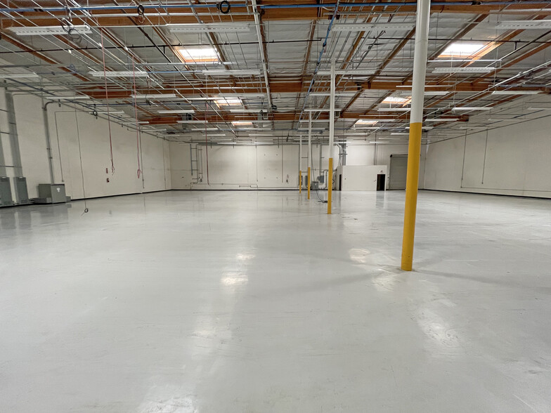 28177 Avenue Crocker, Valencia, CA à louer - Photo intérieure – Image 3 sur 3