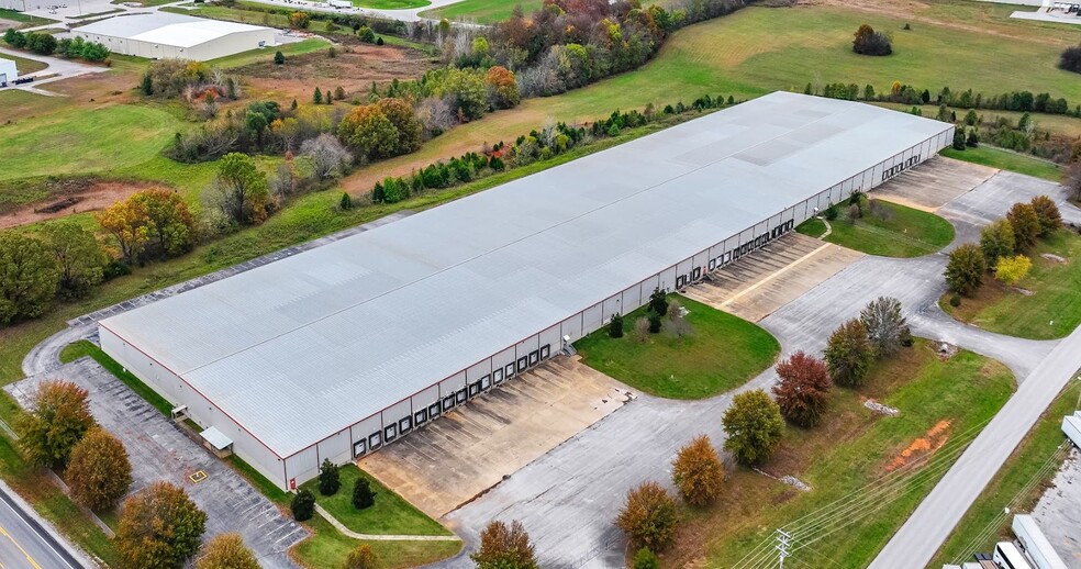 81 Page Dr, Franklin, KY à vendre - Photo de l’immeuble – Image 1 sur 11
