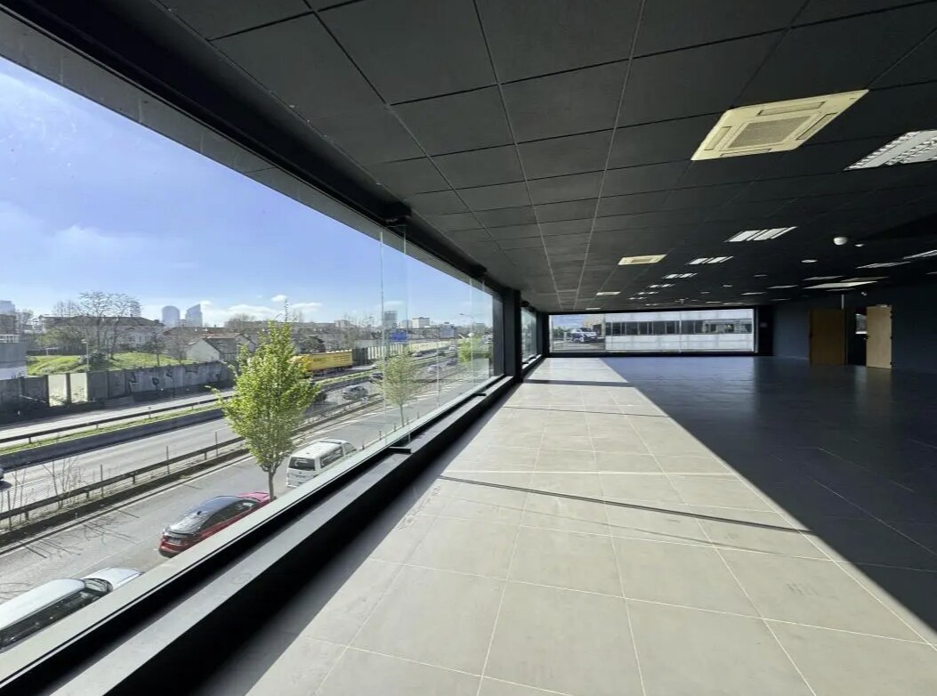 Local commercial dans Nanterre à louer Photo intérieure– Image 1 sur 9