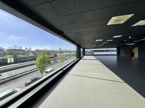 Local commercial dans Nanterre à louer Photo intérieure– Image 1 sur 9
