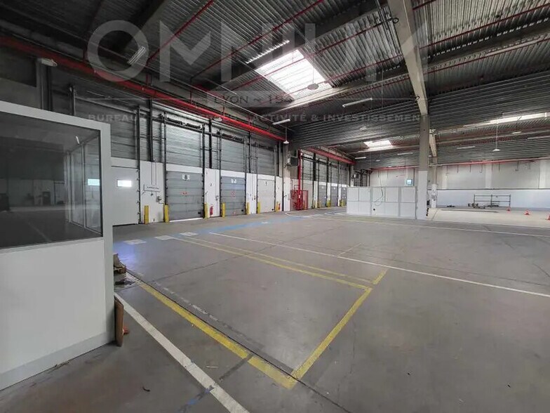 Industriel/Logistique dans Vénissieux à louer - Photo de l’immeuble – Image 3 sur 12
