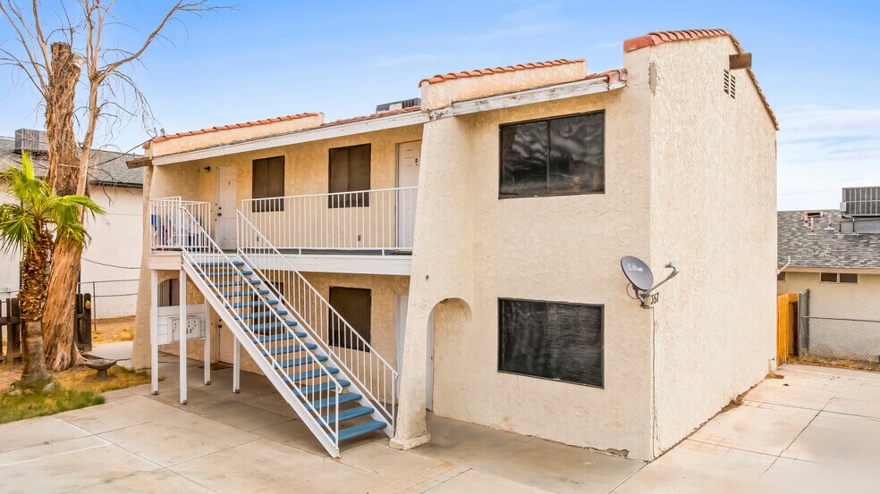 357 Rio Grande Ct, Bullhead City, AZ à vendre - Photo de l’immeuble – Image 2 sur 12