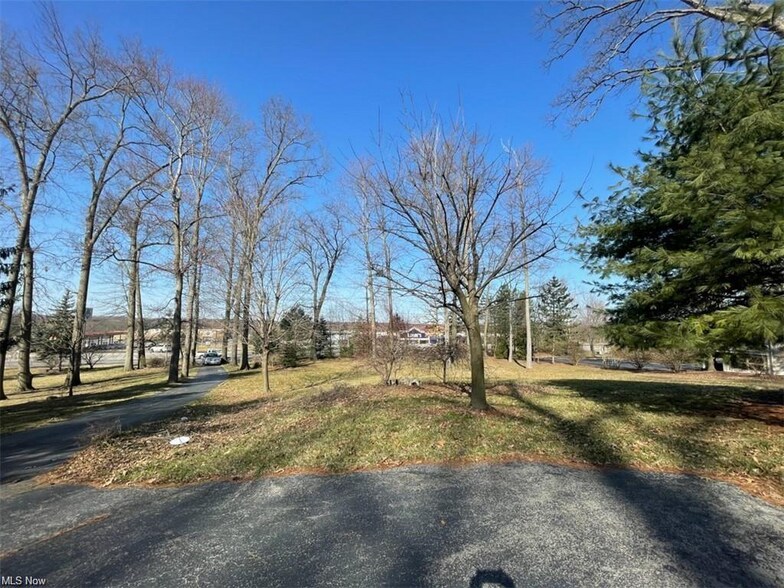 1023 Niles Cortland Rd SE, Warren, OH à vendre - Photo de l’immeuble – Image 2 sur 2