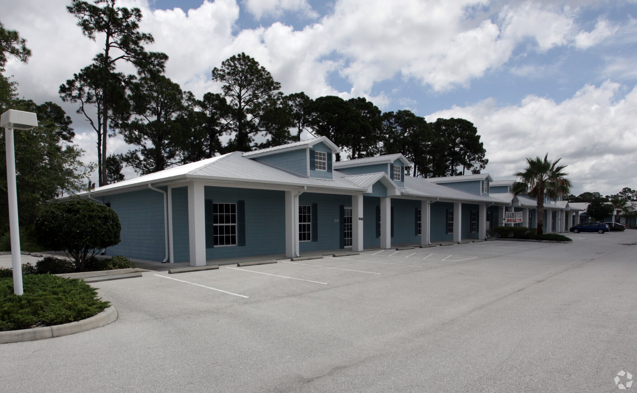 946 Tamiami Trl, Port Charlotte, FL à louer Photo principale– Image 1 sur 16