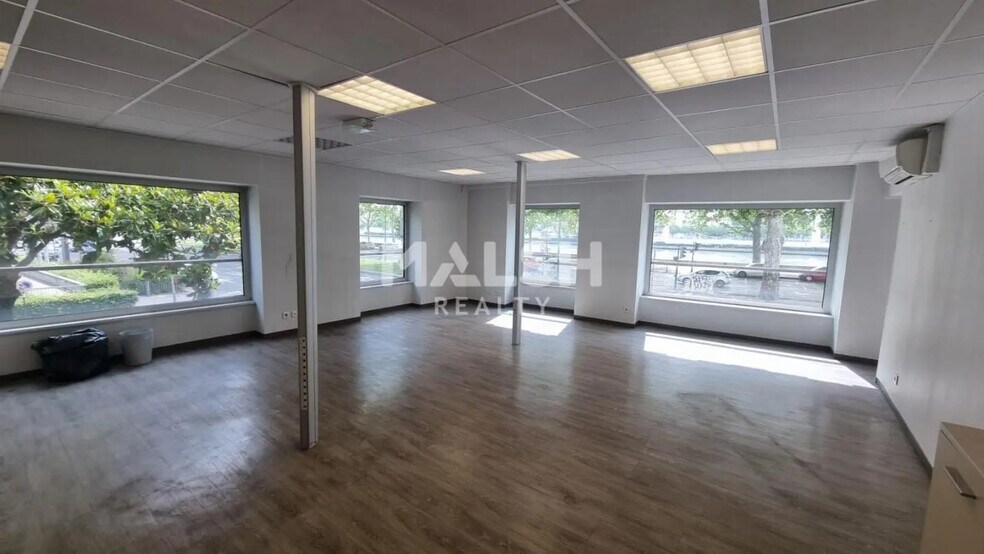 Local commercial dans Lyon à louer - Photo de l’immeuble – Image 2 sur 24