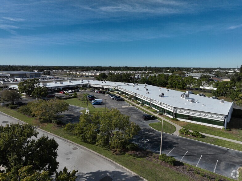 11701 S Belcher Rd, Largo, FL à louer – Image 2 sur 19