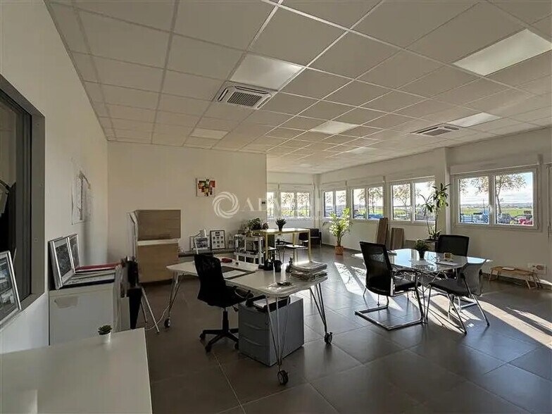 Bureau dans Saint-Denis-en-Val à louer - Photo de l’immeuble – Image 1 sur 9