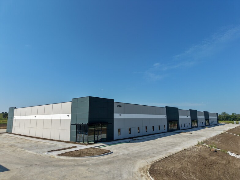 4500 SE Army Post Rd, West Des Moines, IA à louer - Photo de l’immeuble – Image 3 sur 9