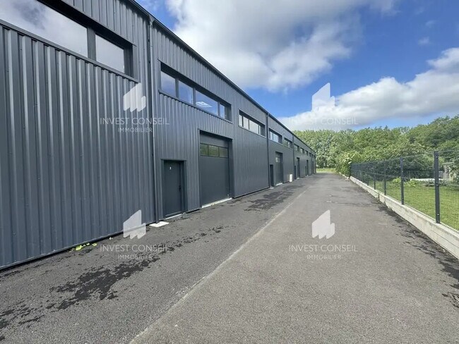 Plus de détails pour Local d'activités à louer