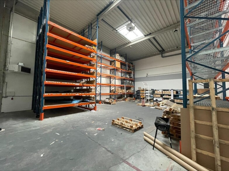 Local d’activités dans Villeneuve-la-Garenne à louer - Photo intérieure – Image 3 sur 14