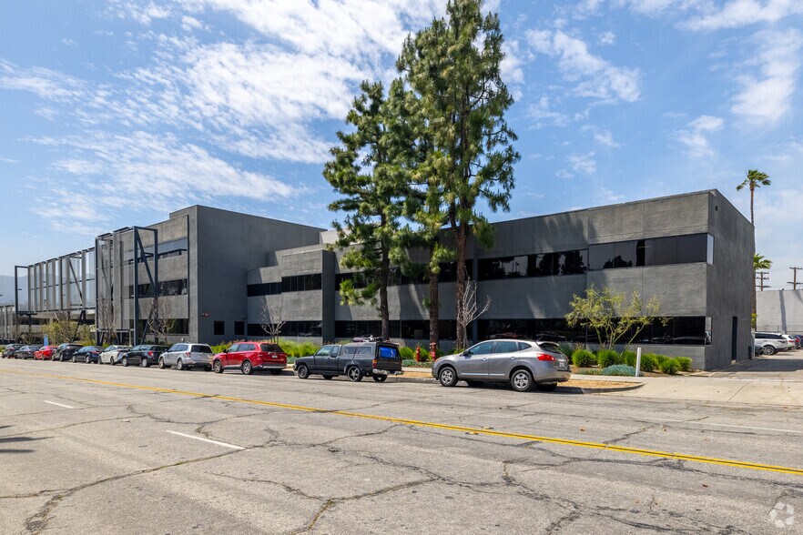 1015 Grandview Ave, Glendale, CA à vendre - Photo principale – Image 1 sur 10