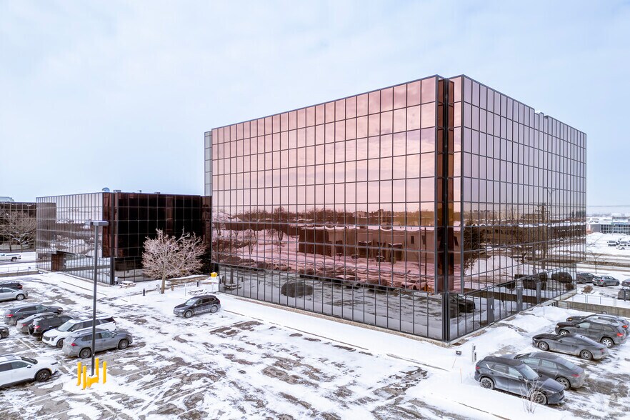 6700-6780 Ch De La Côte-De-Liesse, Montréal, QC à louer - Photo de l’immeuble – Image 2 sur 5