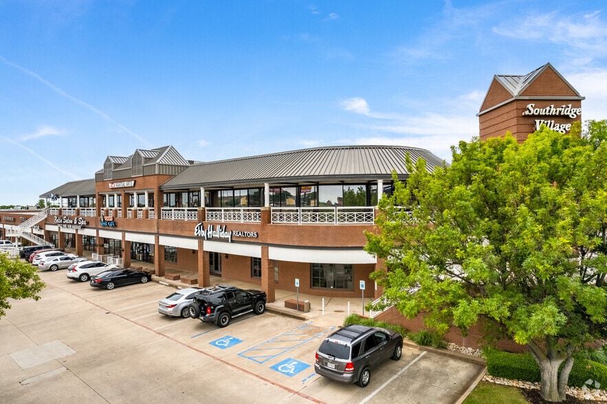 2430 E Interstate 35 S, Denton, TX à louer - Photo principale – Image 1 sur 7