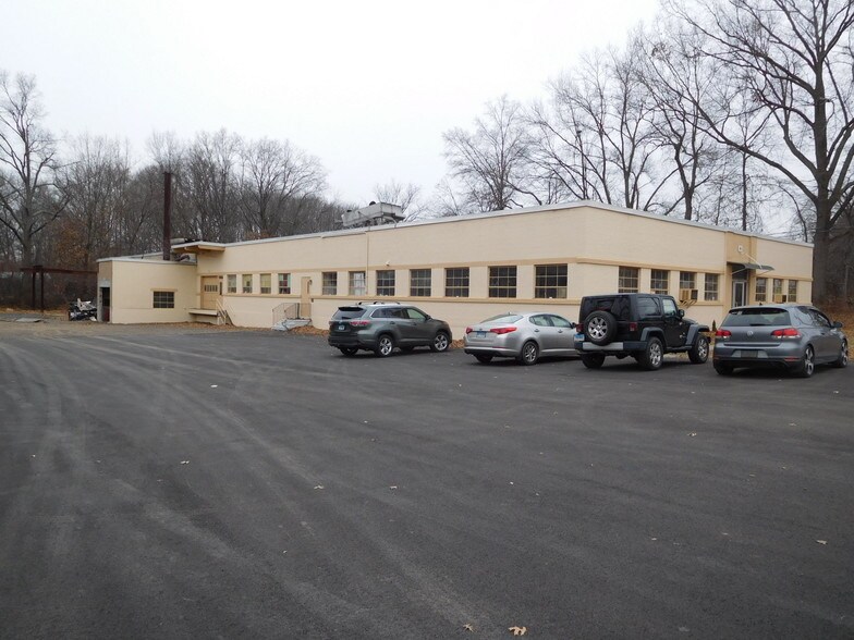 95 Granby St, Bloomfield, CT à louer - Photo de l’immeuble – Image 3 sur 16