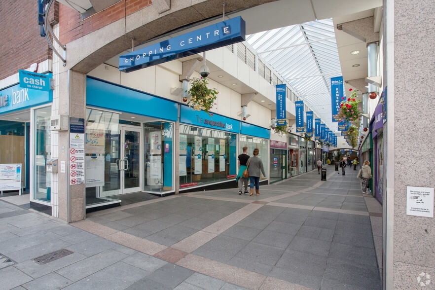 Nolton Arcade, Bridgend à louer - Photo de l’immeuble – Image 1 sur 5