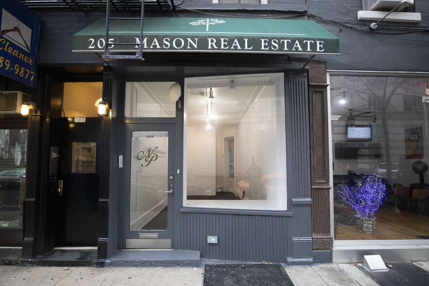 205 W 20th St, New York, NY à louer - Photo de l’immeuble – Image 2 sur 8