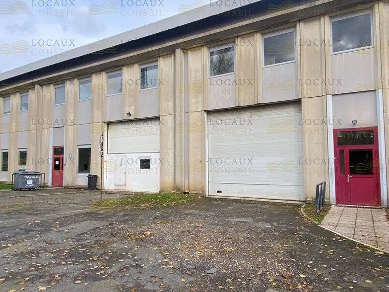 Local d’activités dans Sarcelles à louer - Photo de l’immeuble – Image 2 sur 4