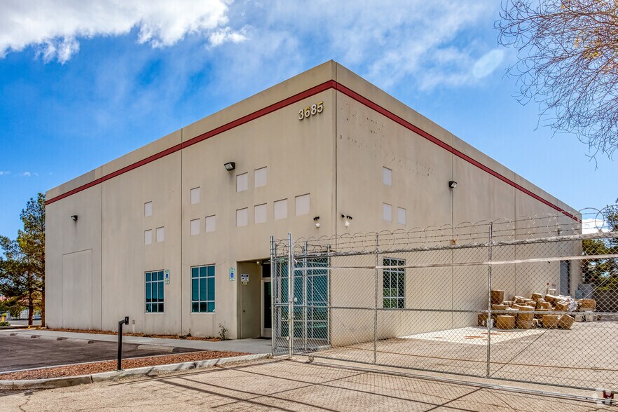 3685 Post Rd, Las Vegas, NV à vendre - Photo de l’immeuble – Image 2 sur 11