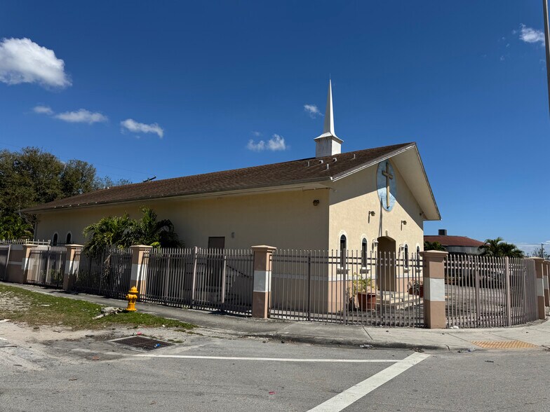 1595 NW 119th St, Miami, FL à vendre - Photo de l’immeuble – Image 3 sur 6