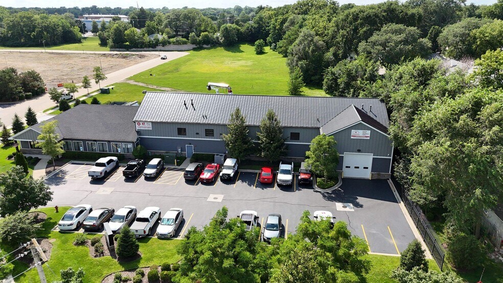 325 Marshall Ave, Aurora, IL à vendre - Photo de l’immeuble – Image 3 sur 14